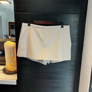 Aritzia Light Beige Skort